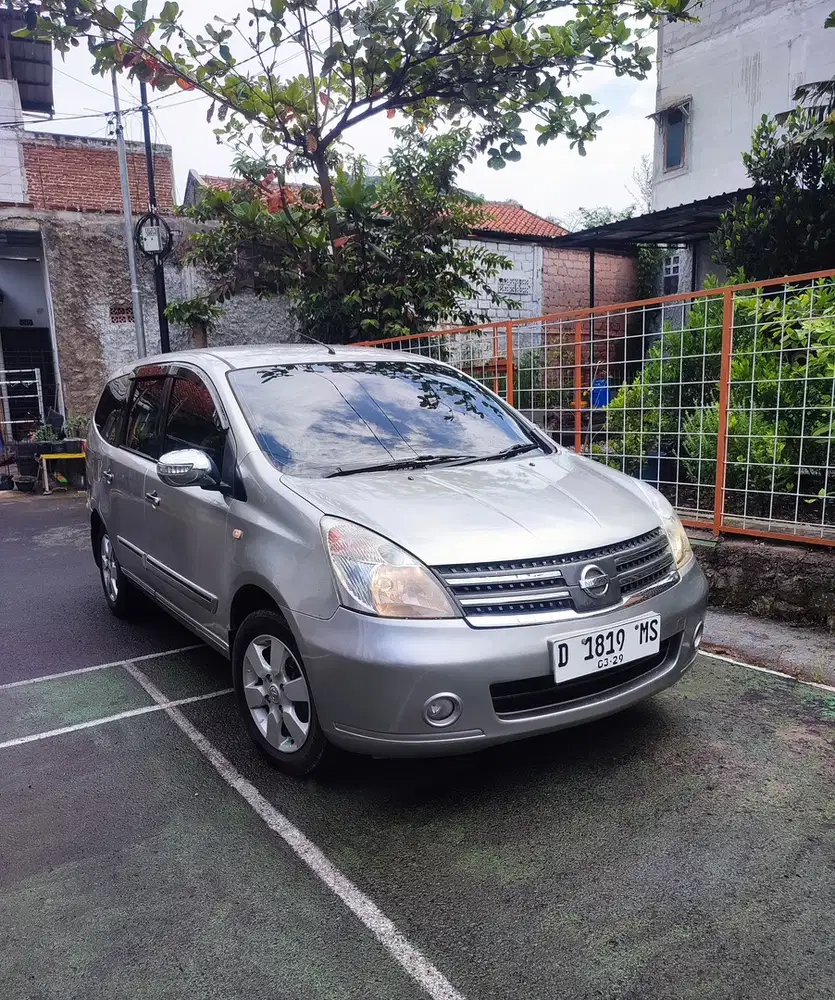 Nissan Grand livina 2010 Bensin