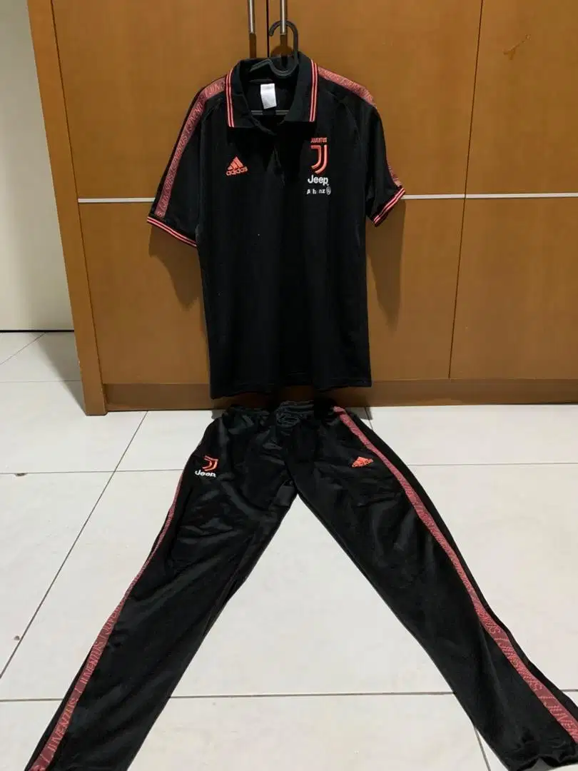 Setelan training Juventus 2020/2021