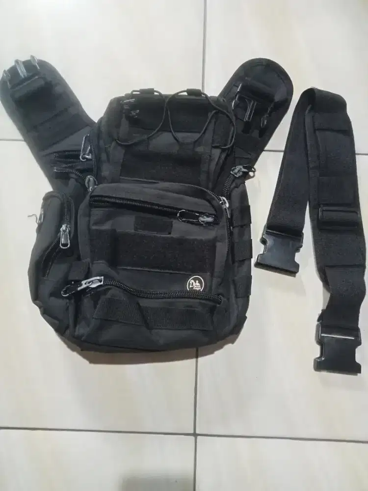 Tas slempang tactikal hitam secend