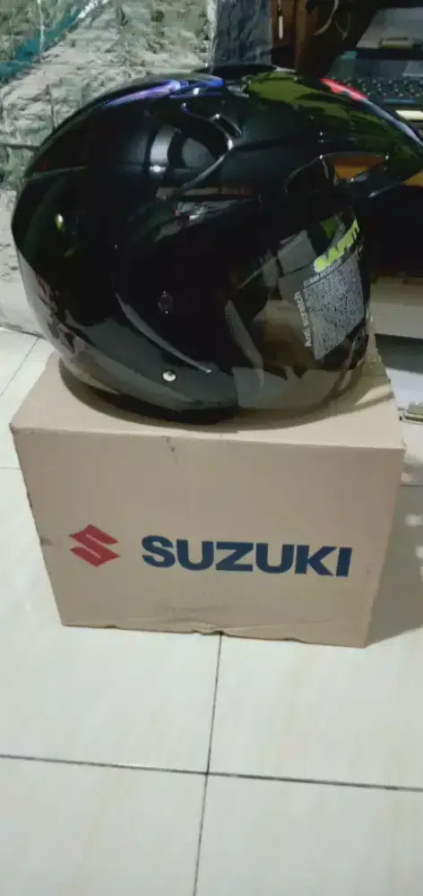 Helm suzuki baru