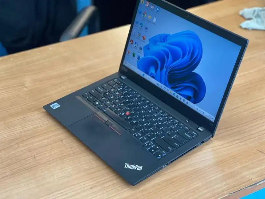 Laptop Lenovo Thinkpad T14 Core i5 GEN10 RAM 16/512GB Touch D-EC