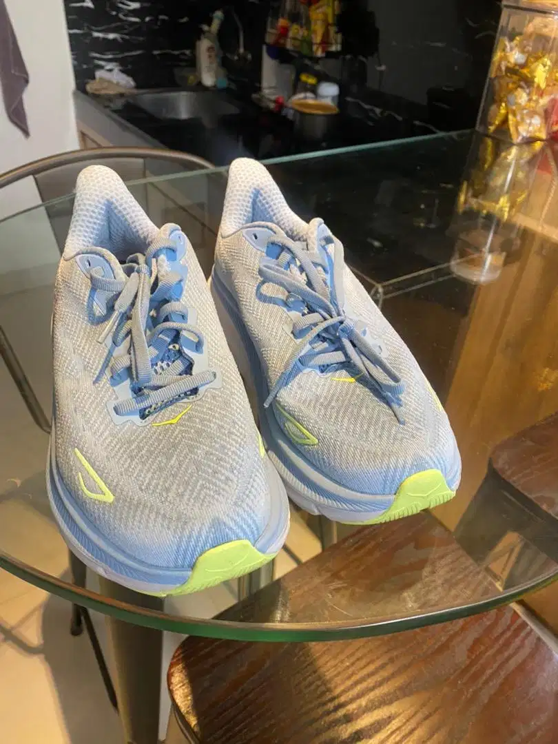 Jual Hoka Cliffton 9 size 39 1/3 preloved with box