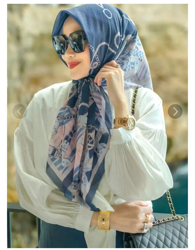 New As Is Buttonscarves Chain La Bela Navy