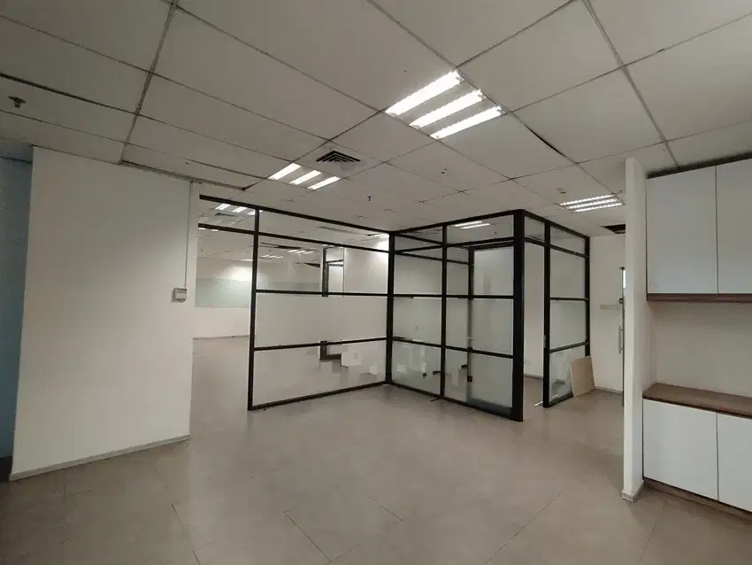 SEWA KANTOR SLIPI JAKARTA BARAT WISMA 77 TOWER 2 LUAS 271sqm