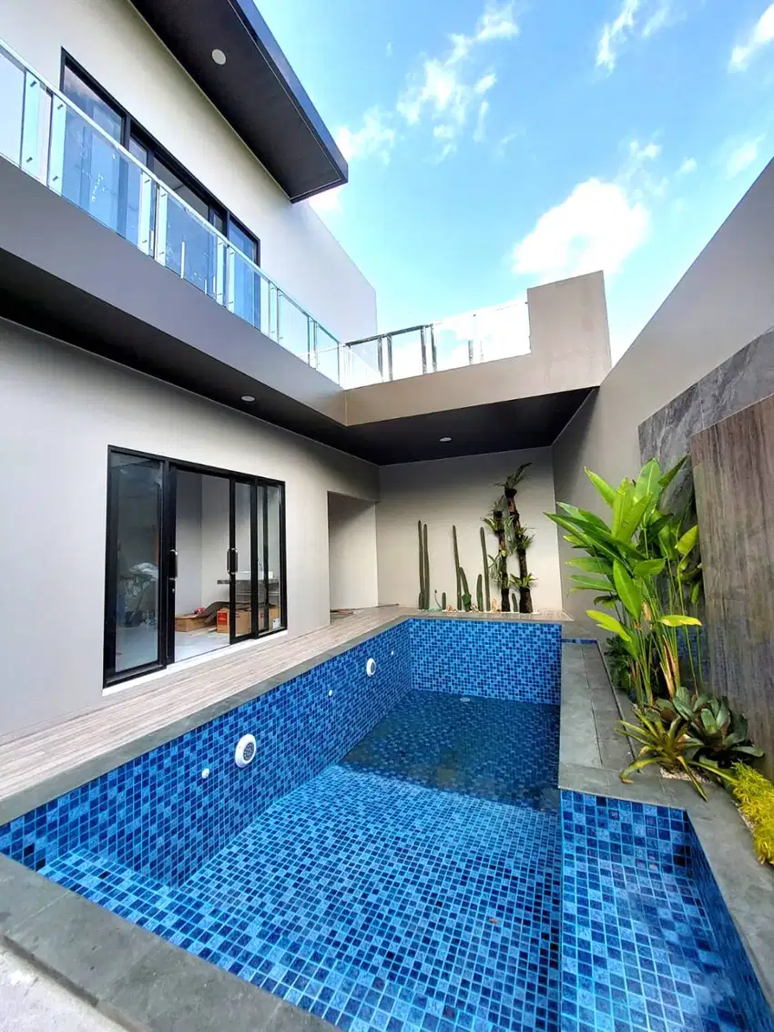Villa Mewah dengan Kolam Renang dekat Jalan Besi Jangkang