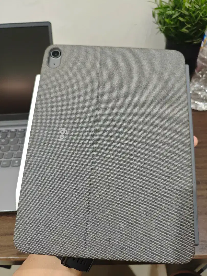 Keyboard Logitech combo touch ipad air 5