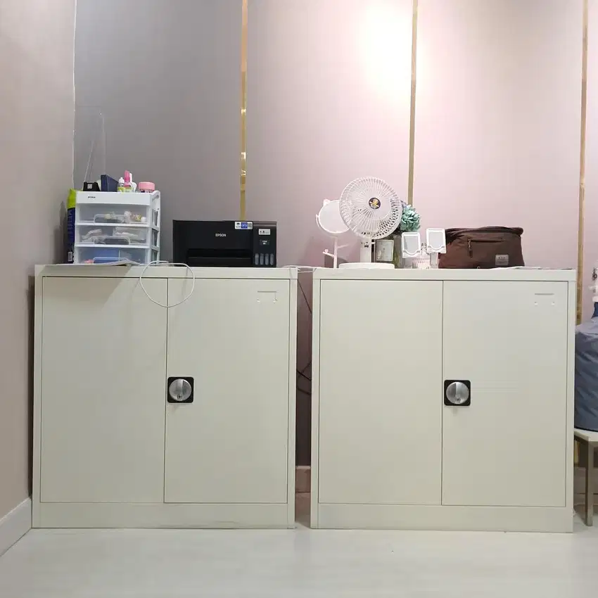 Kursi kantor / meja kantor / lemari kantor