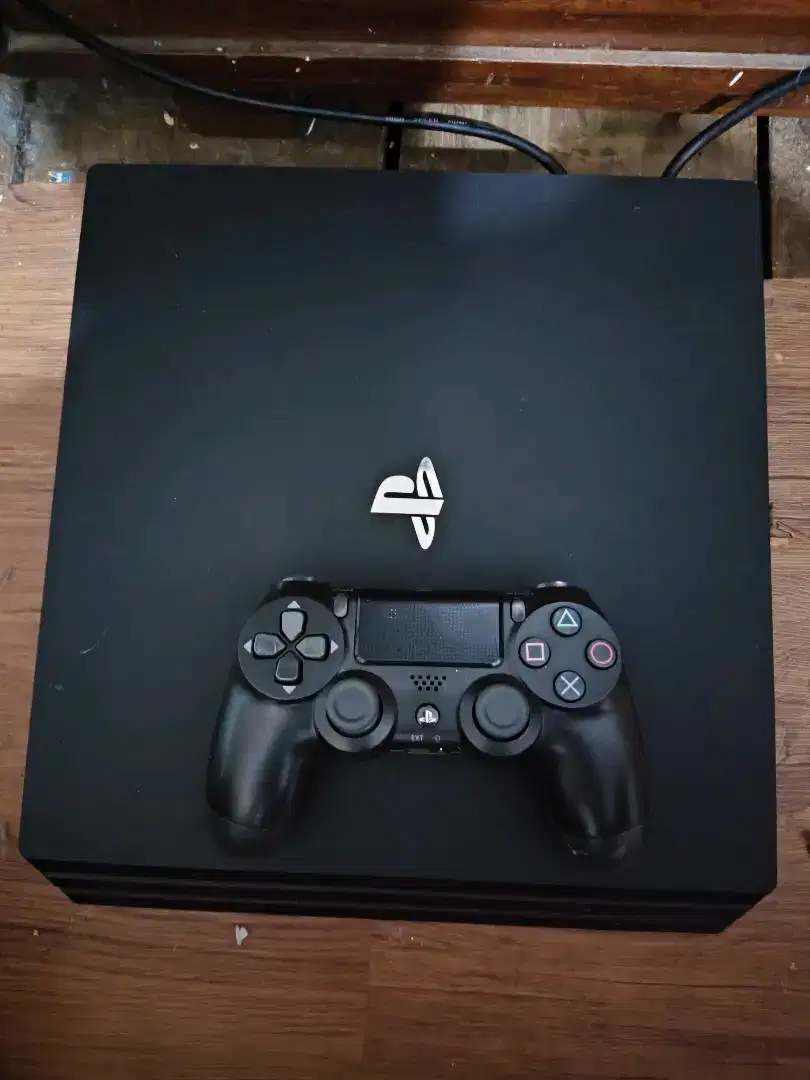 PS 4 Pro 1 TB Stik 2