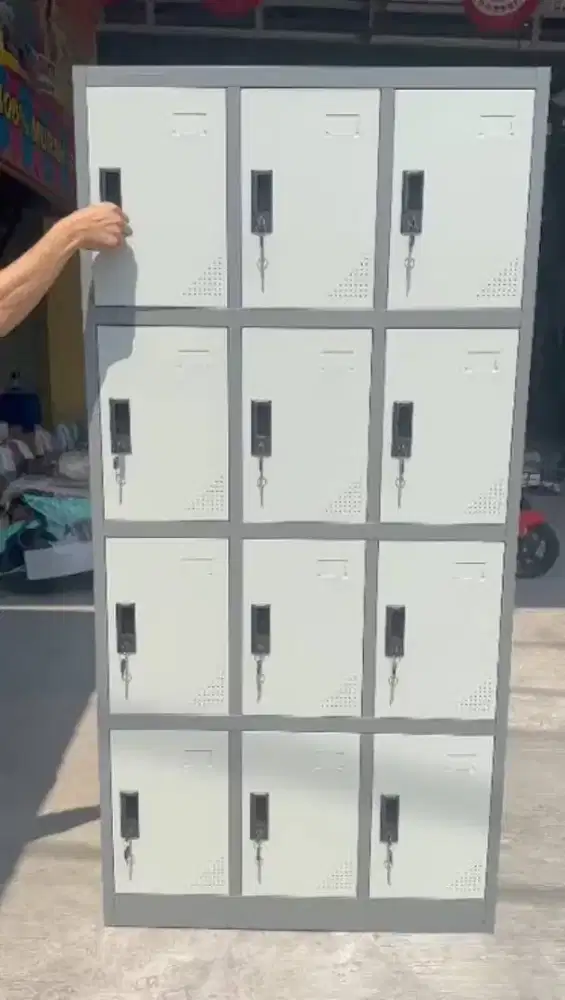 Lemari Arsip Loker 12 pintu besi