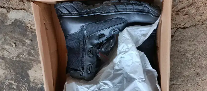 Sepatu PDL atau Security