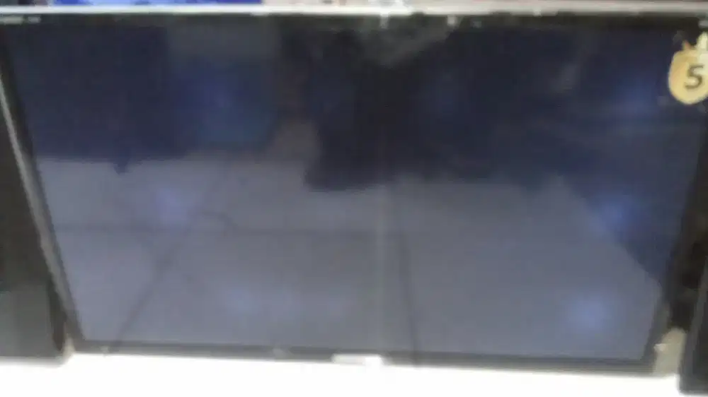 Tv Polytron 32 inch gambar blank putih