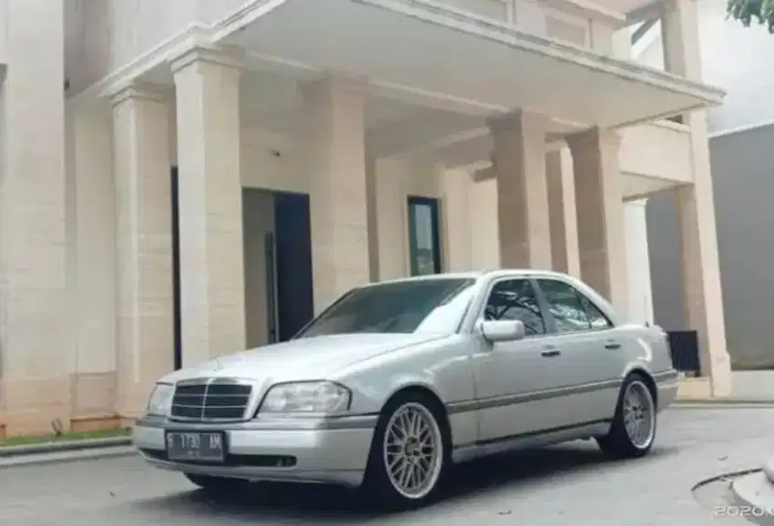 Mercy w202 c200 AT Elegance