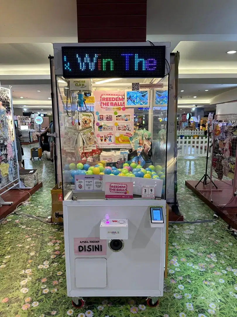 Mesin Capit Boneka Claw Machine bisa QRIS