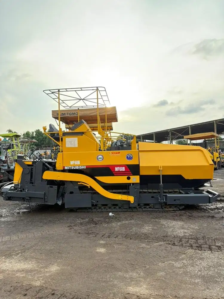 Dijual !  Asphalt Finisher Mitsubishi MF60B. Wide 6 mtr. Ex Japan !