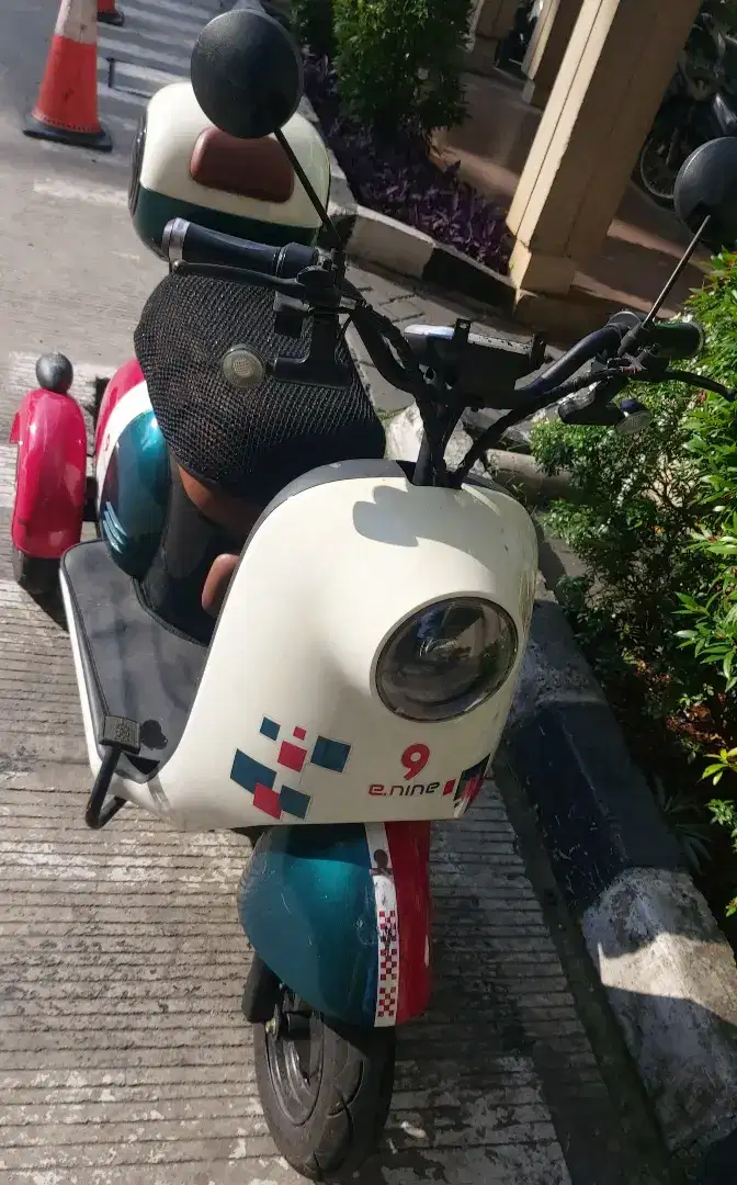 Sepeda Listrik Scooter Roda 3 merk E Nine Tristar