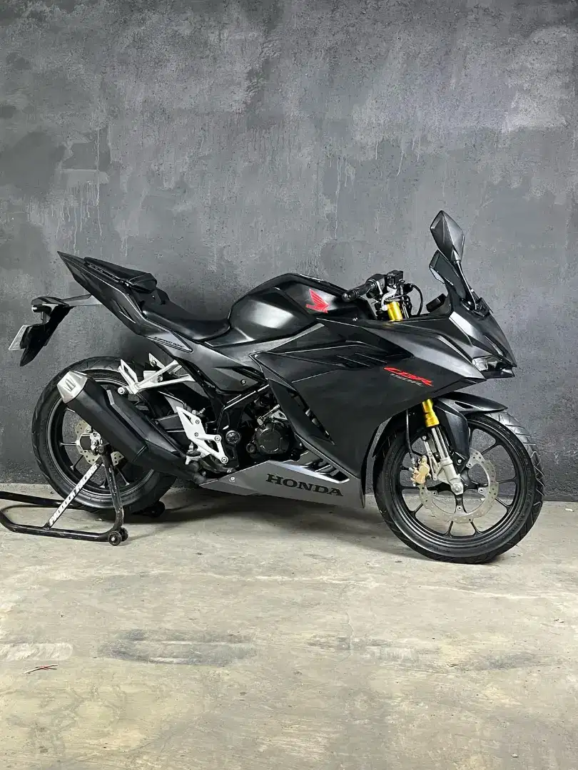 CBR 150R K45R KM 6RB LIKE NEW