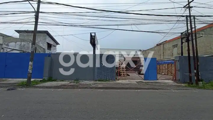 Gudang Strategis di Kutisari Selatan