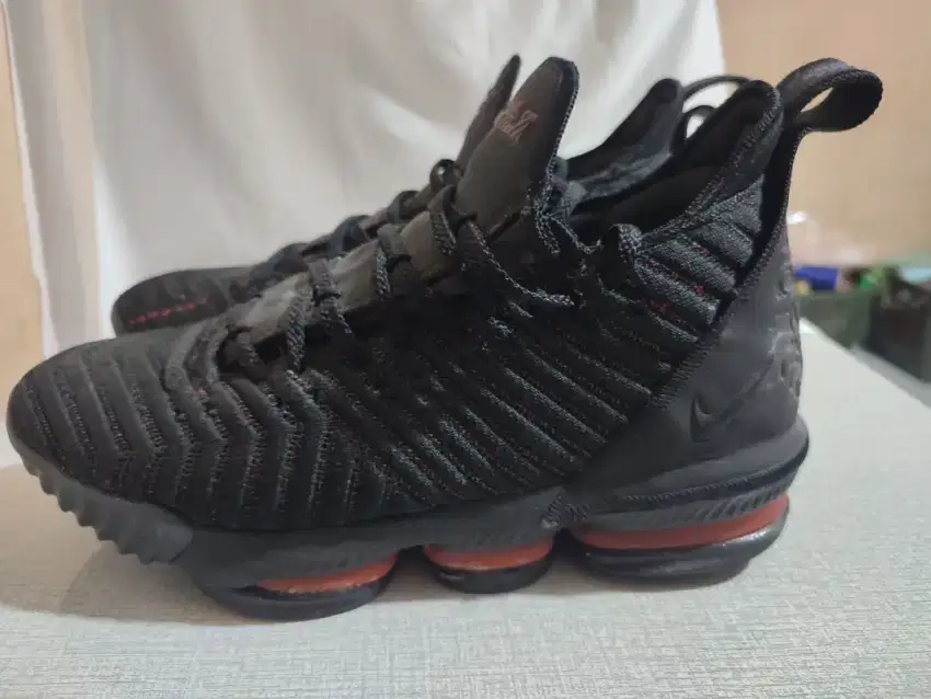 Nike LEBRON 16 BLACK RED basket