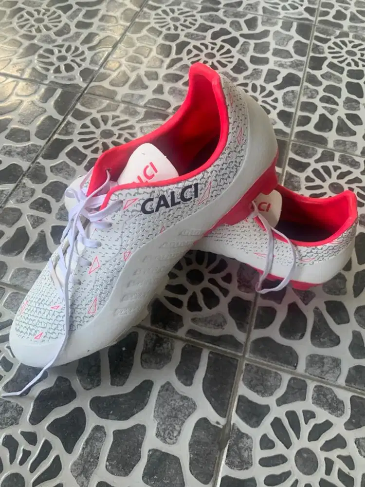 SEPATU BOLA CALCI