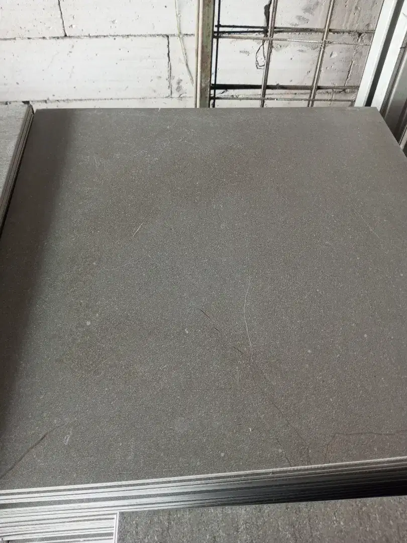 Granit roman ukuran 60x60 matt