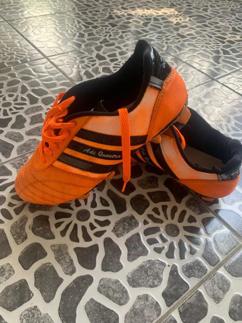 SEPATU BOLA ADIDAS