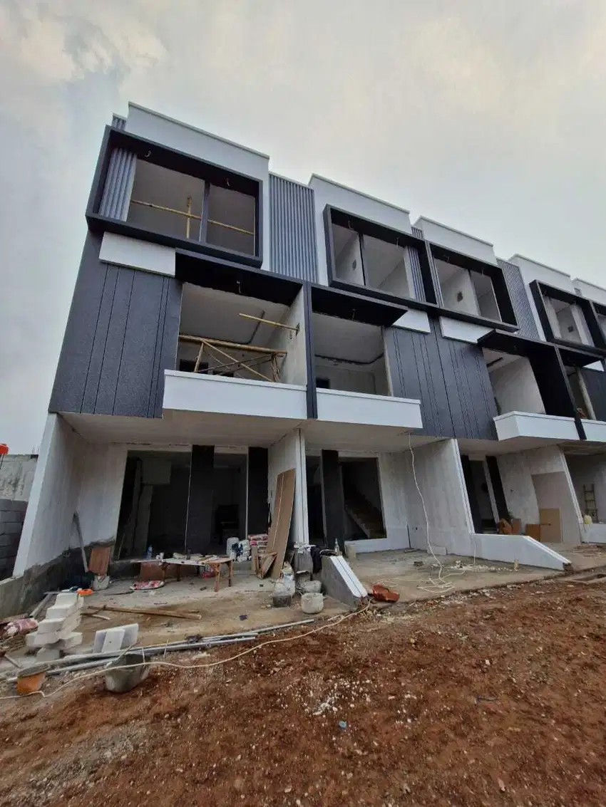 DIJUAL RUMAH CLUSTER 3 LT 1.5 M DI SAMPING TOL BAMBU APUS JAKTIM
