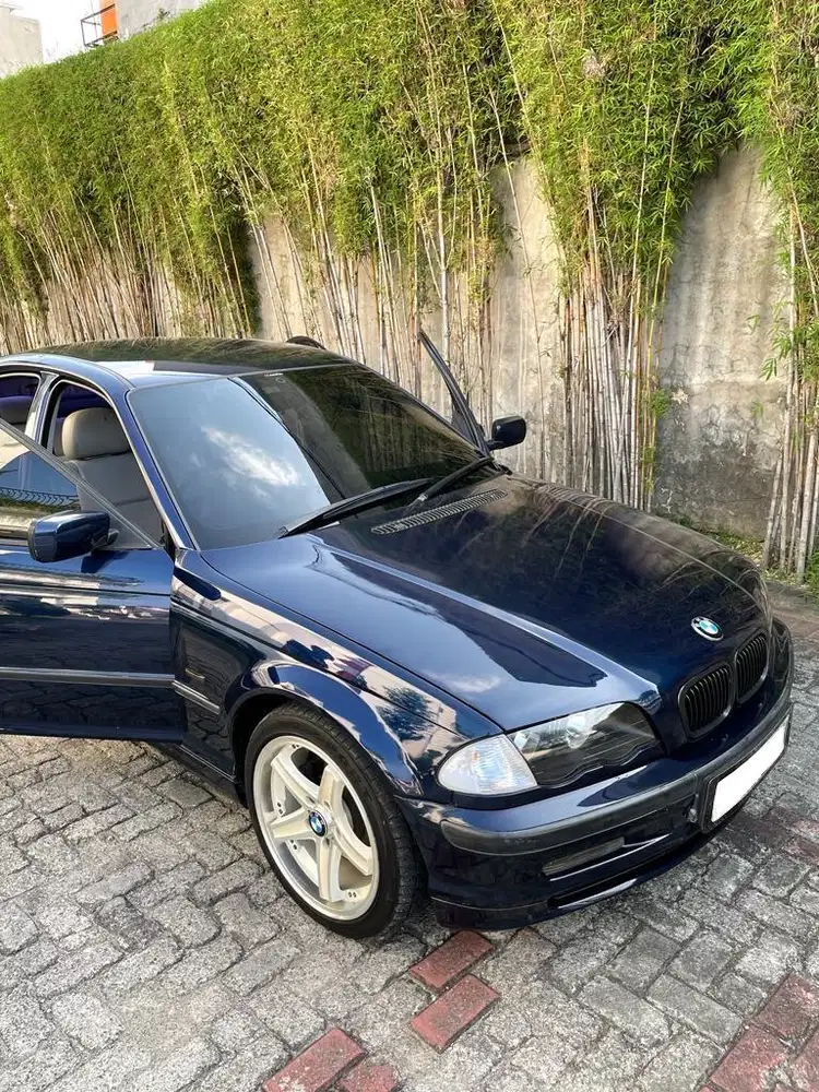 BMW 318i 2000 Bensin
