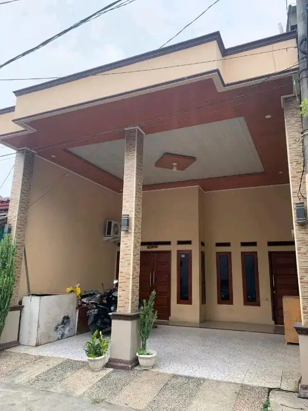 rumah mewah dua lntai deket alun alun dan moss