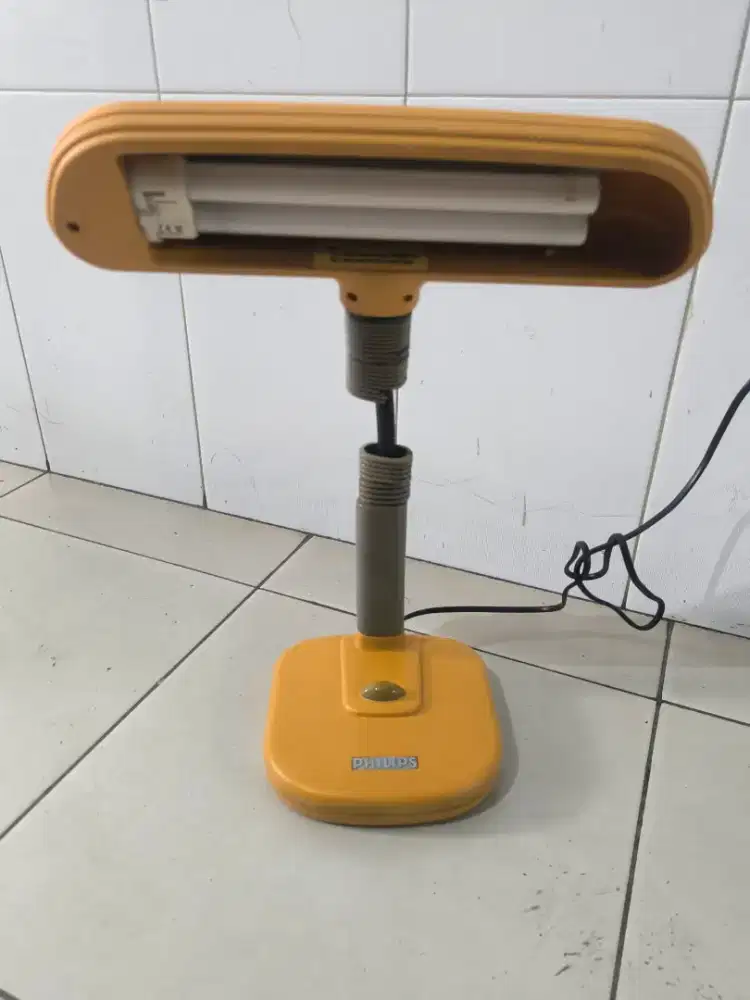 Lampu Meja Pelindung Mata Philips Comfort Sooth Lampu Belajar