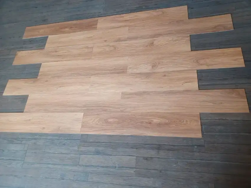 Lantai kayu vinyl pengganti keramik berbagai merk