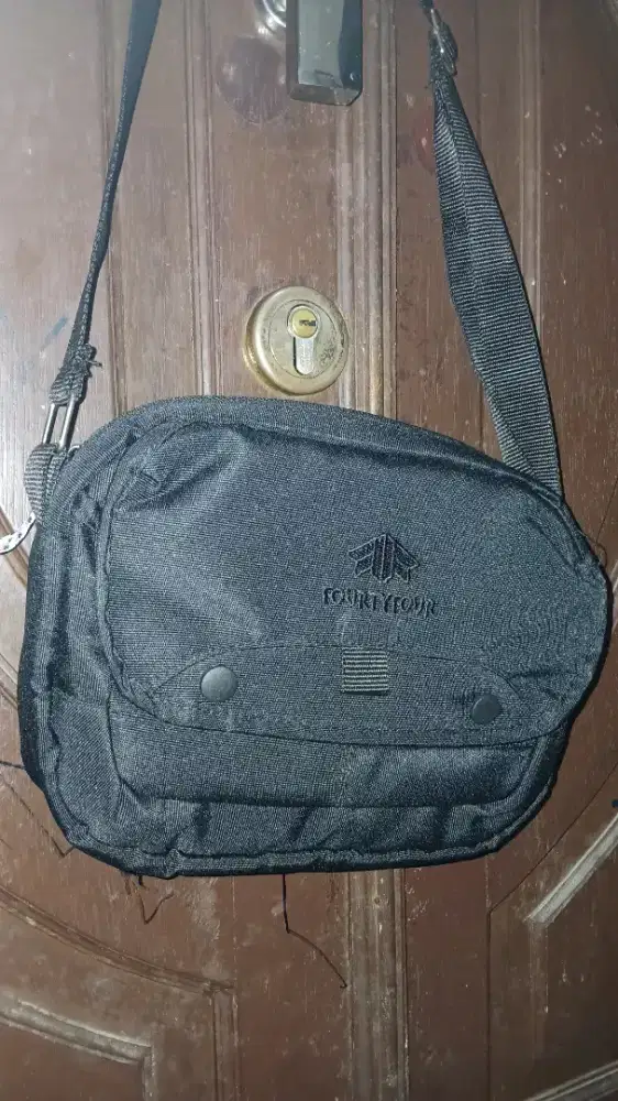 Tas selempang hitam keren