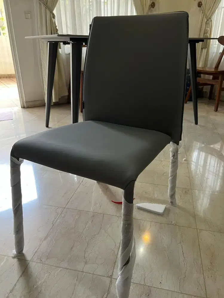 4 Kursi baru buat Meja makan