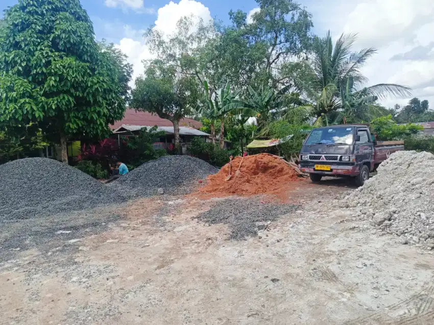 Jual matrial batu split, tanah, sertu uruk, pasir DLL