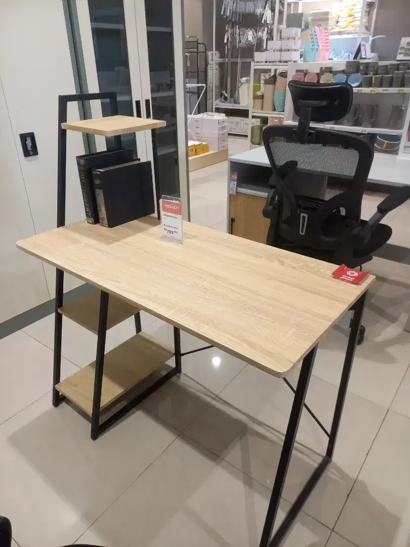 Meja kantor fais