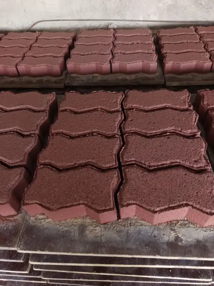 Paving Block Mesin Cacing Merah 6 cm K-250