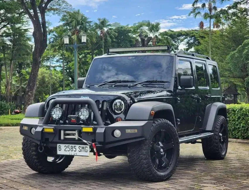 KM.61.RB|SEGER| JEEP WRANGLER RUBICON 3.8 AT 2010 HITAM FULL ORI !!