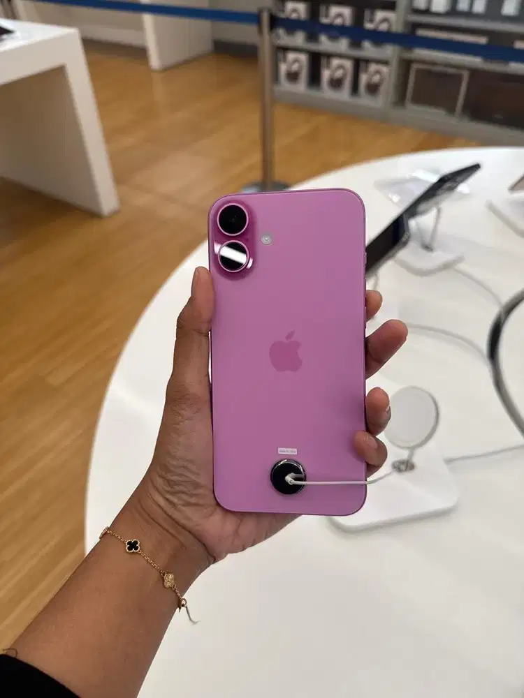 Iphone 16 128gb. New. Resmi iBox. Bisa cicilan ktp sajaz ibox paragon