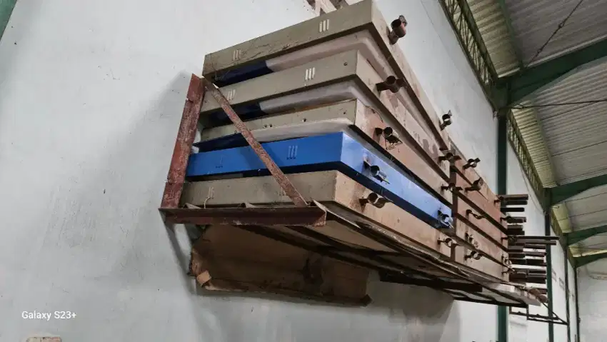 Neonbox bekas besar kecil