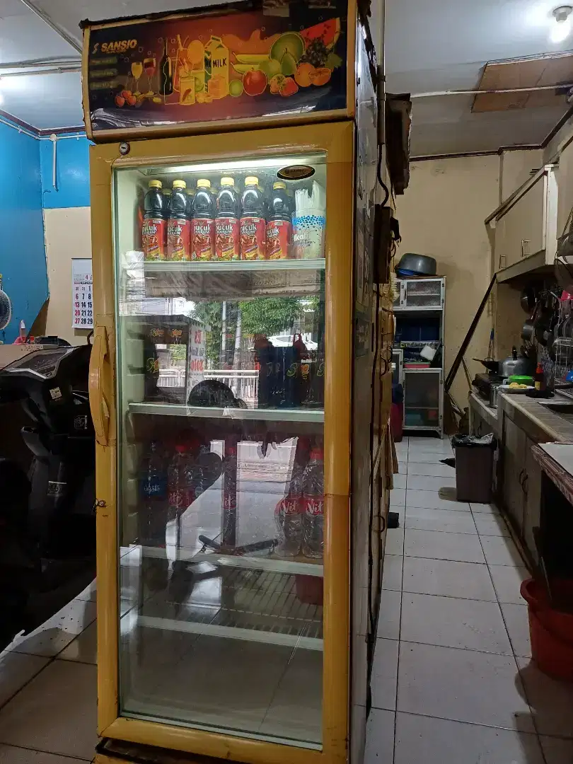 Di jual showcase merk  Sansio