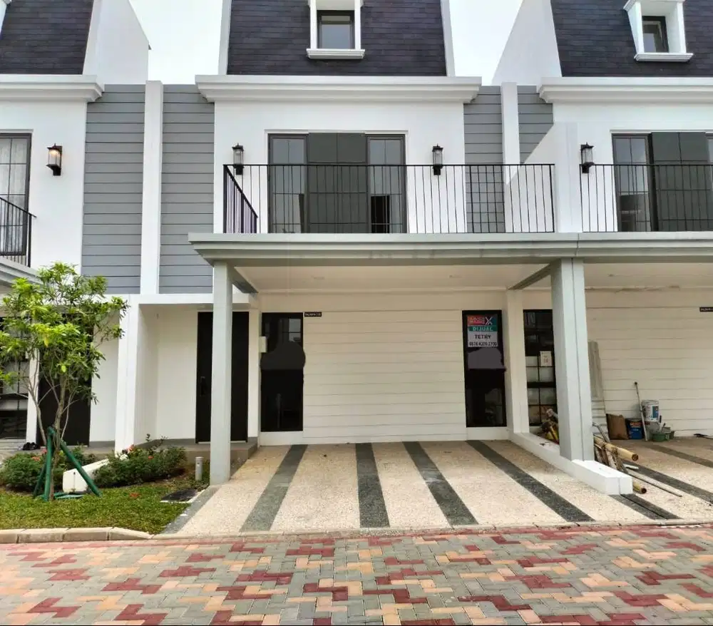 Maison De Wisteria. Rumah 2 lt plus attic room. Jakarta Timur