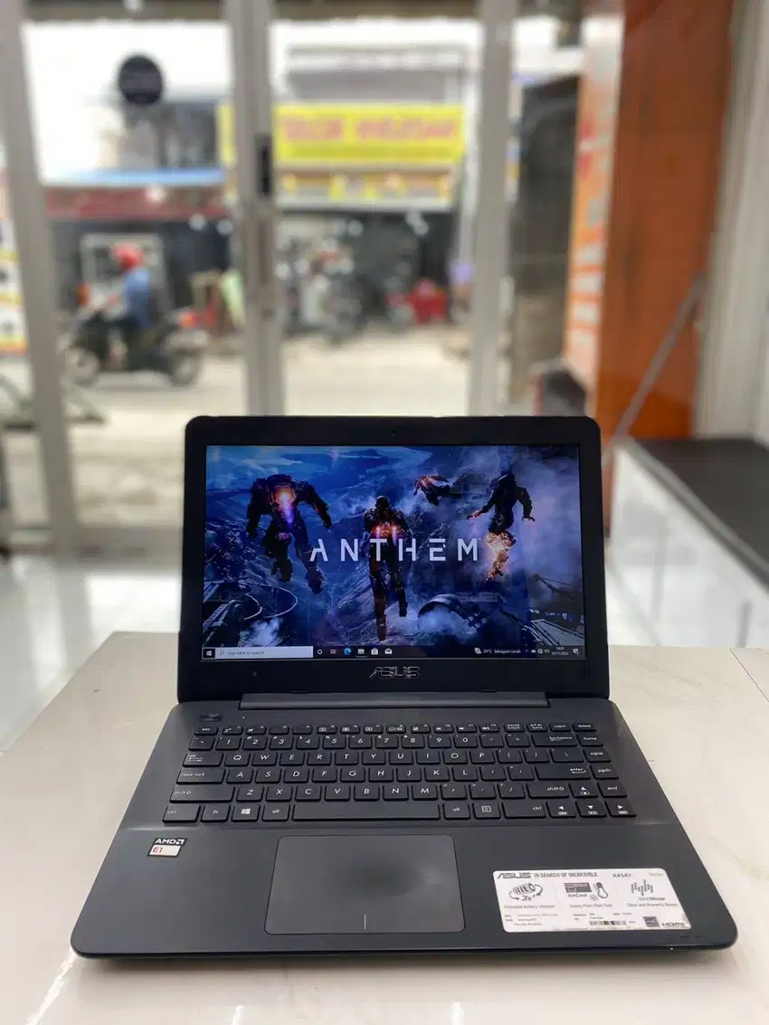 ASUS X454Y 	AMD E1-7010 APU with AMD RADEON R2 GRAPHICS RAM 2
