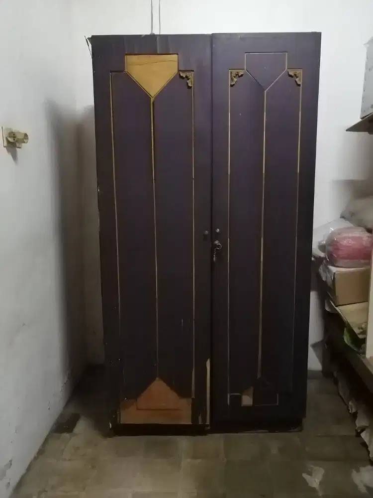 Lemari pakaian 2 pintu + 1 pintu samping
