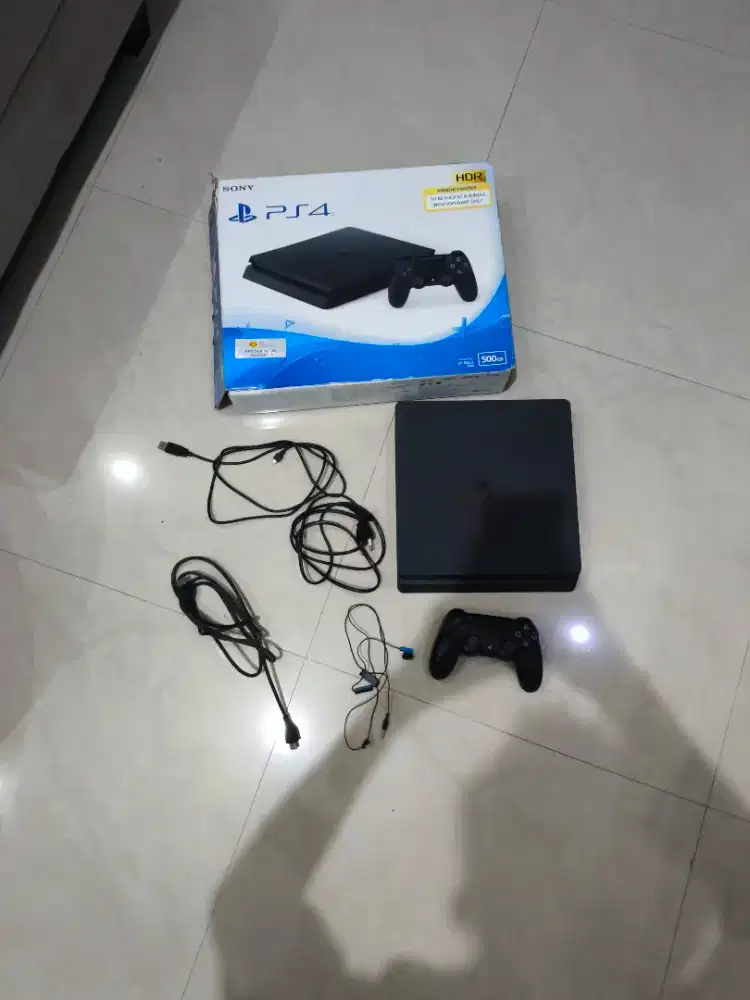 Di Jual ps 4 Slim 500gb (pemakaian pribadi)