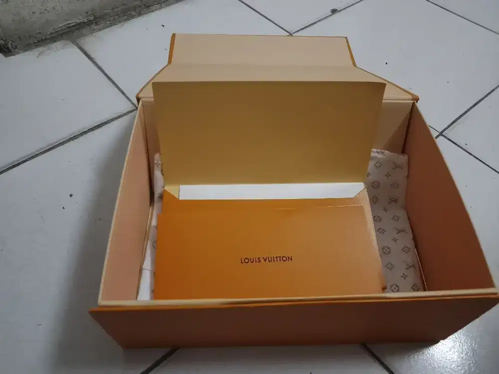 Mahar box Louise Vuitton original