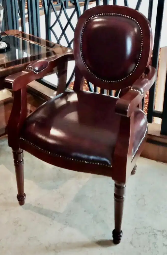 sepasang kursi leather england