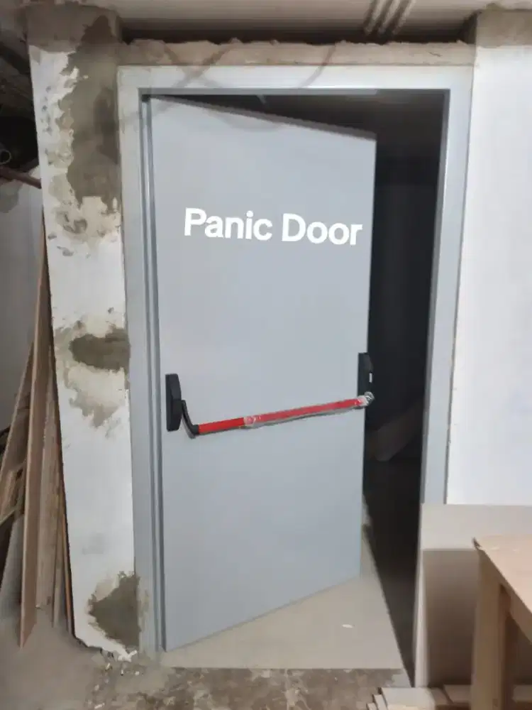 Pintu besi press EISEN