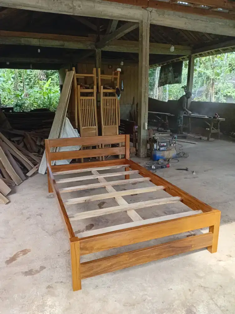 Tempat tidur minimalis, dipan