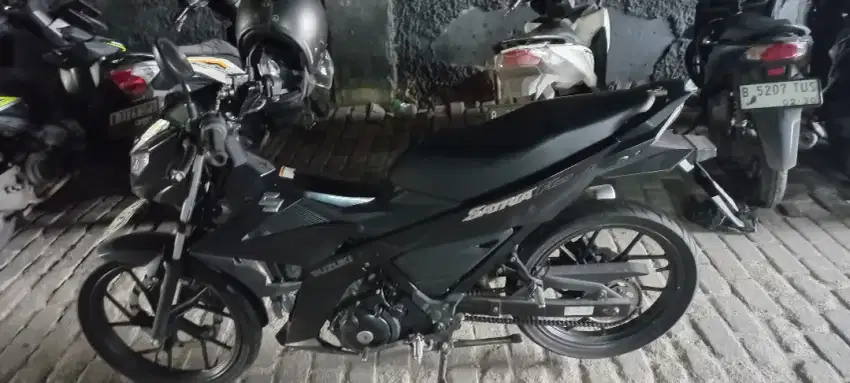 Satria FU 150 Predator Black Hitam