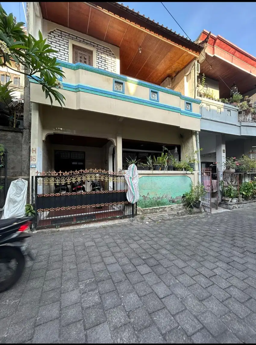123062L Rumah lantai 2 berlokasi jalan Tegal Buah Padang Sambian DPS