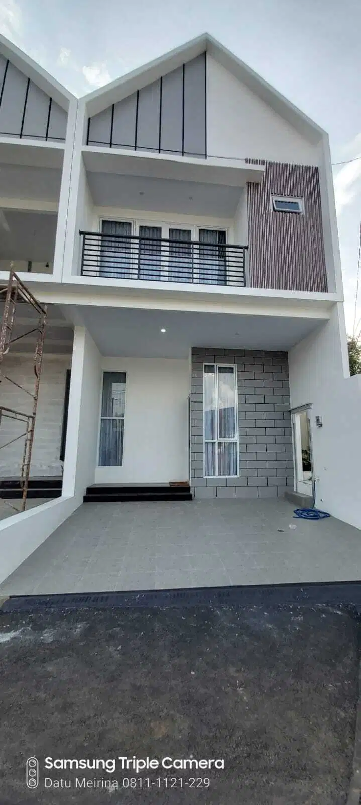 Rumah Baru 2 LT Siap Huni Dekat Cibubur 4 Menit ke Pintu Tol Cimanggis